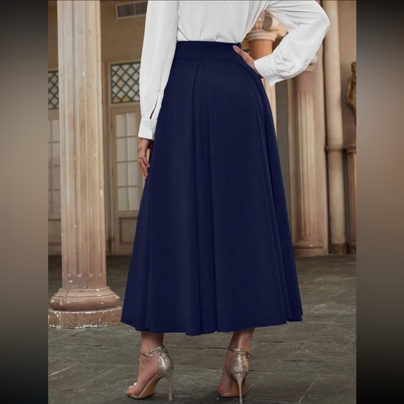 Luxe navy blue high waisted pleated flare maxi skirt - Picture 3 of 6